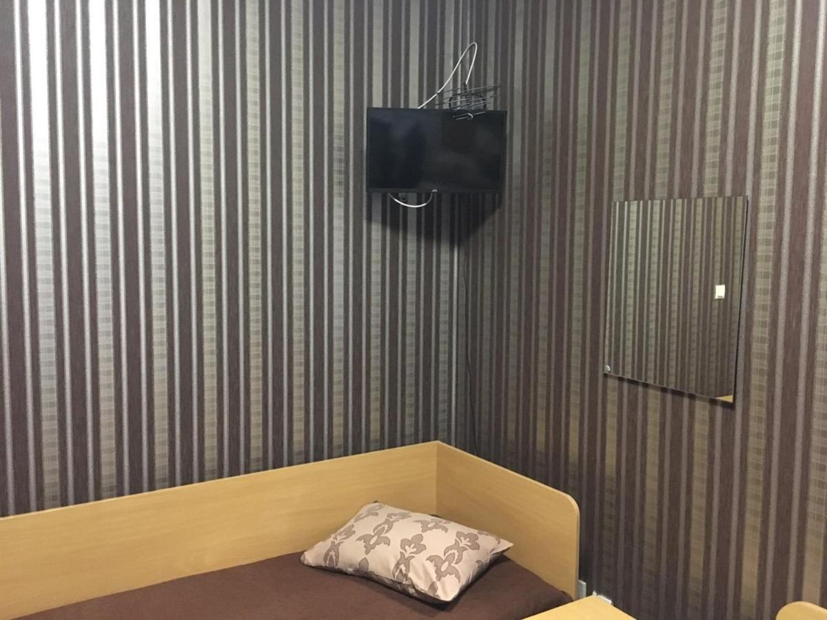 Hotel As 1 Uzjhorod Exteriör bild