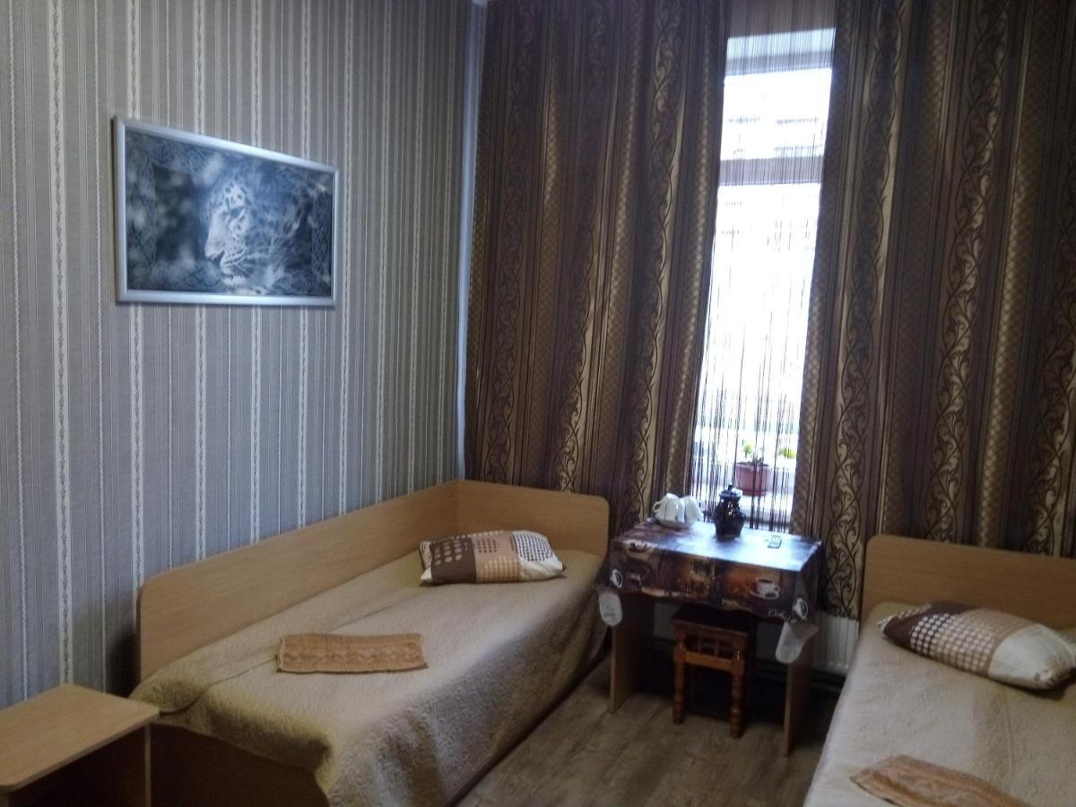 Hotel As 1 Uzjhorod Exteriör bild